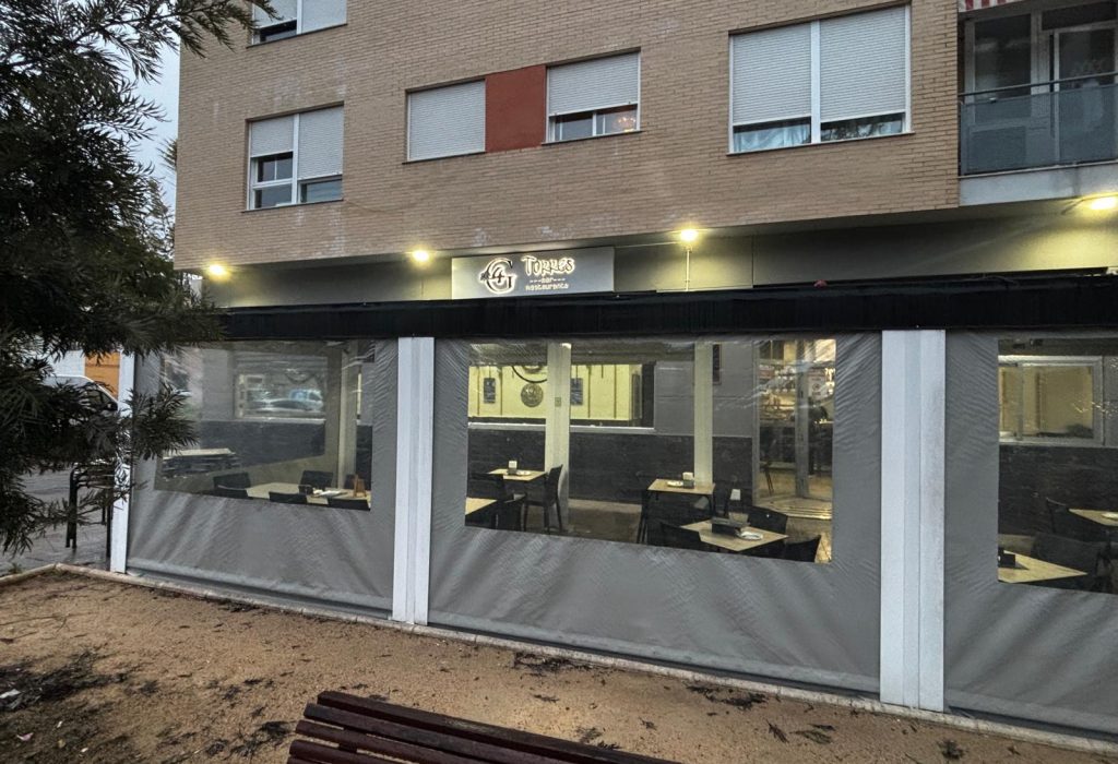 cerramiento restaurante 4 torres