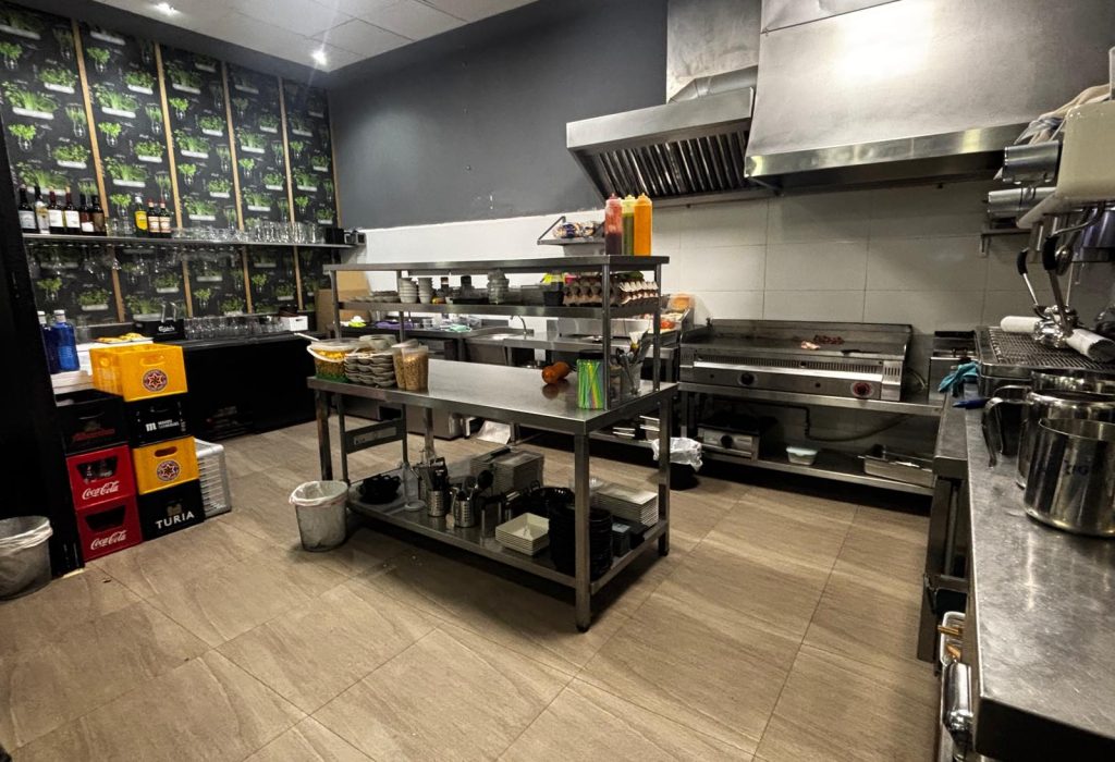 cocina restaurante 4 torres